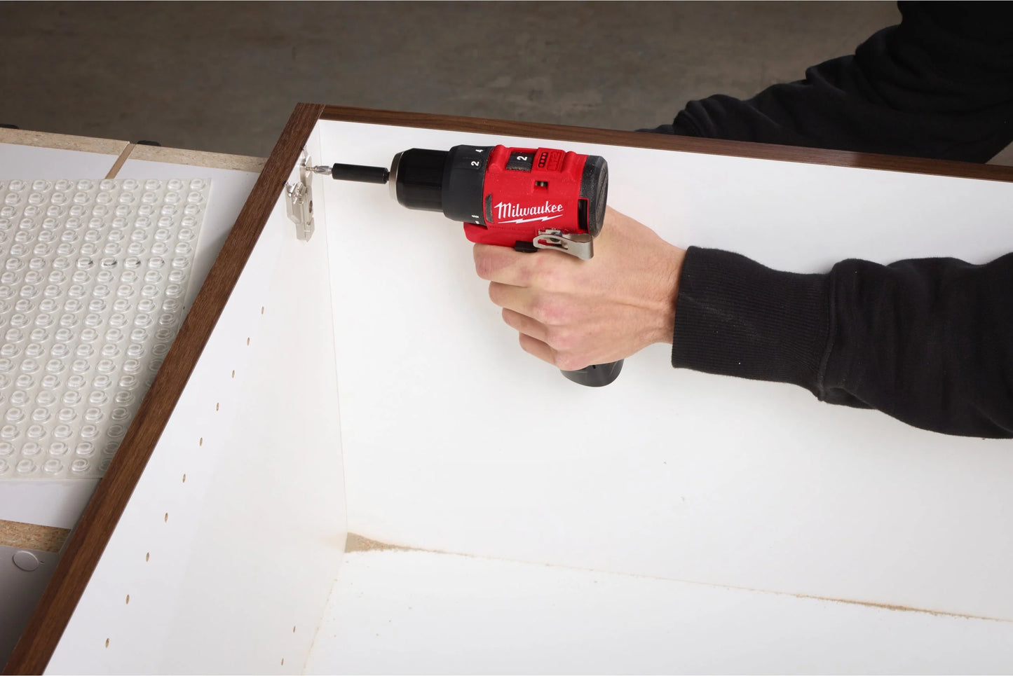 Perceuse-visseuse à percussion + 2 batteries 2.0Ah + Chargeur + Coffret Milwaukee M12 BLDDRC-202C