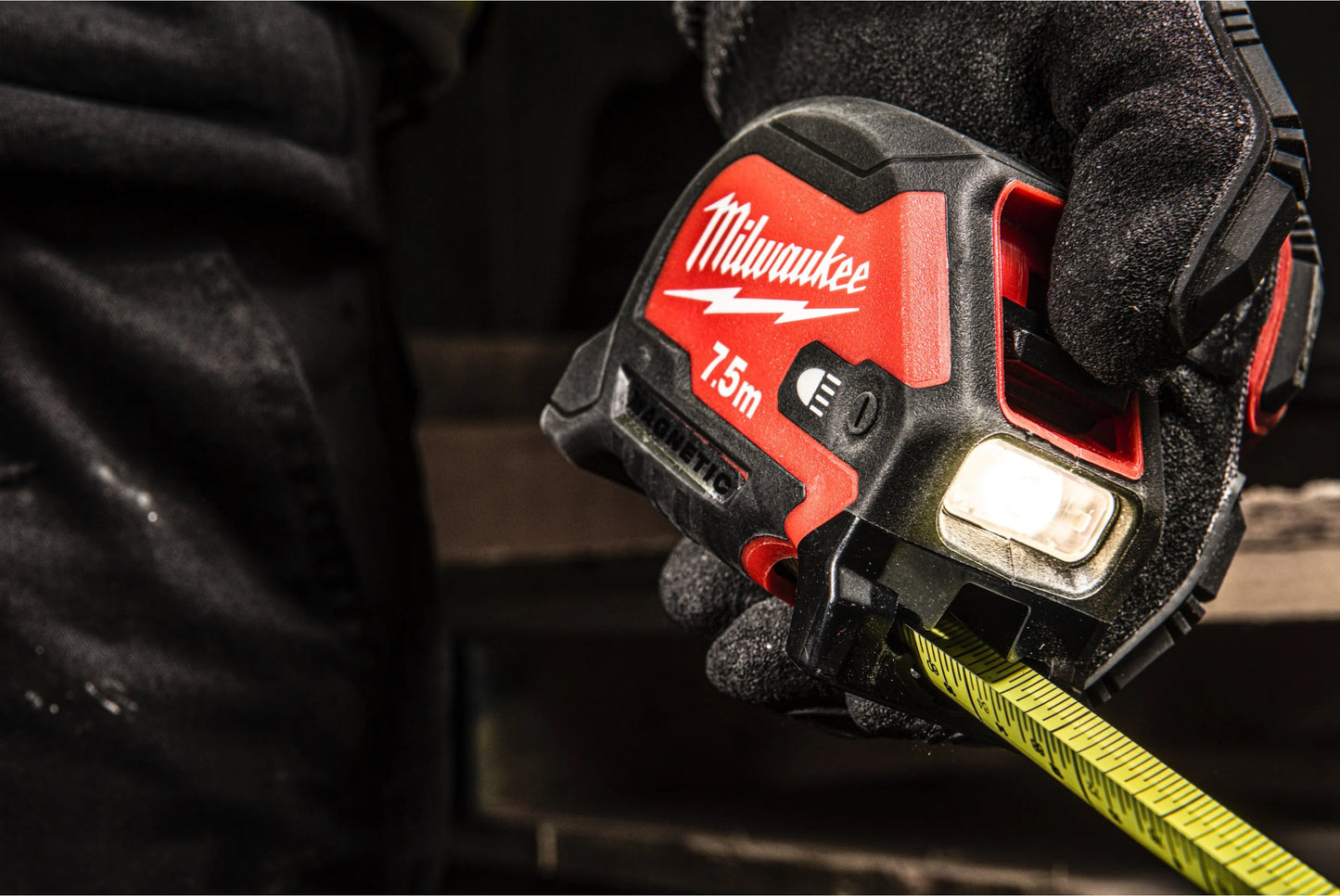 Mètre ruban magnétique à DEL Milwaukee de 7,5 m