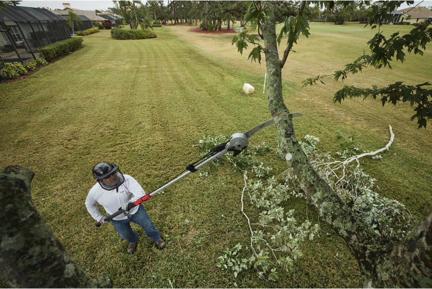 Sécateur sur perche avec scie Milwaukee