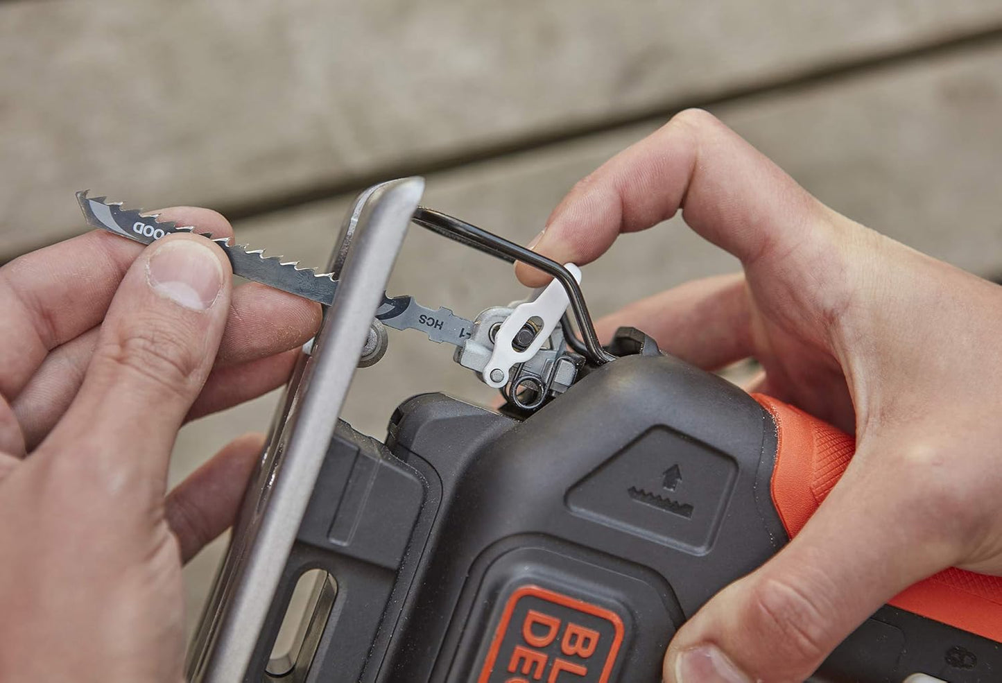 Scie sauteuse 12 V avec lame pour bois Black+Decker BDCJS12N