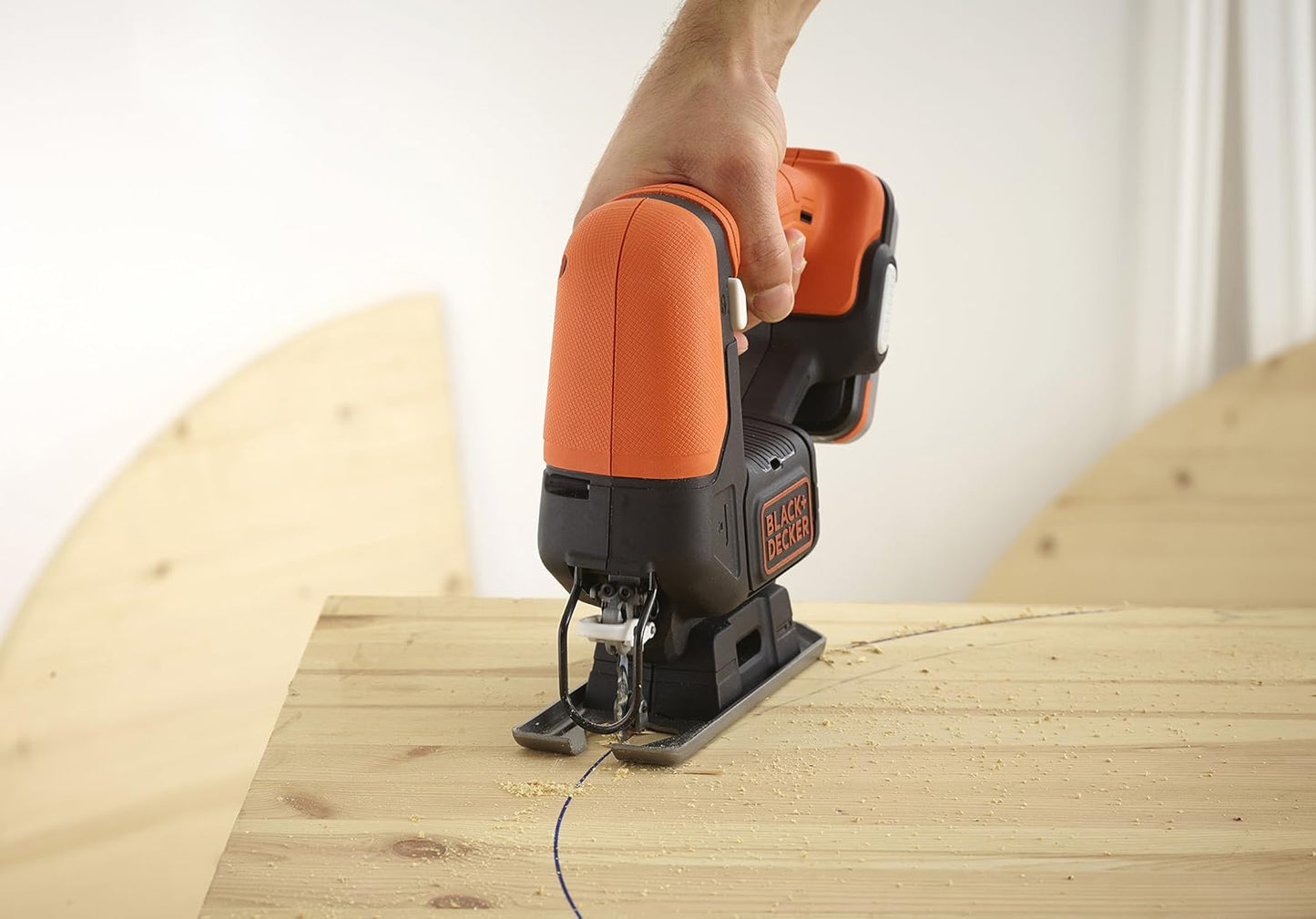 Scie sauteuse 12 V avec lame pour bois Black+Decker BDCJS12N