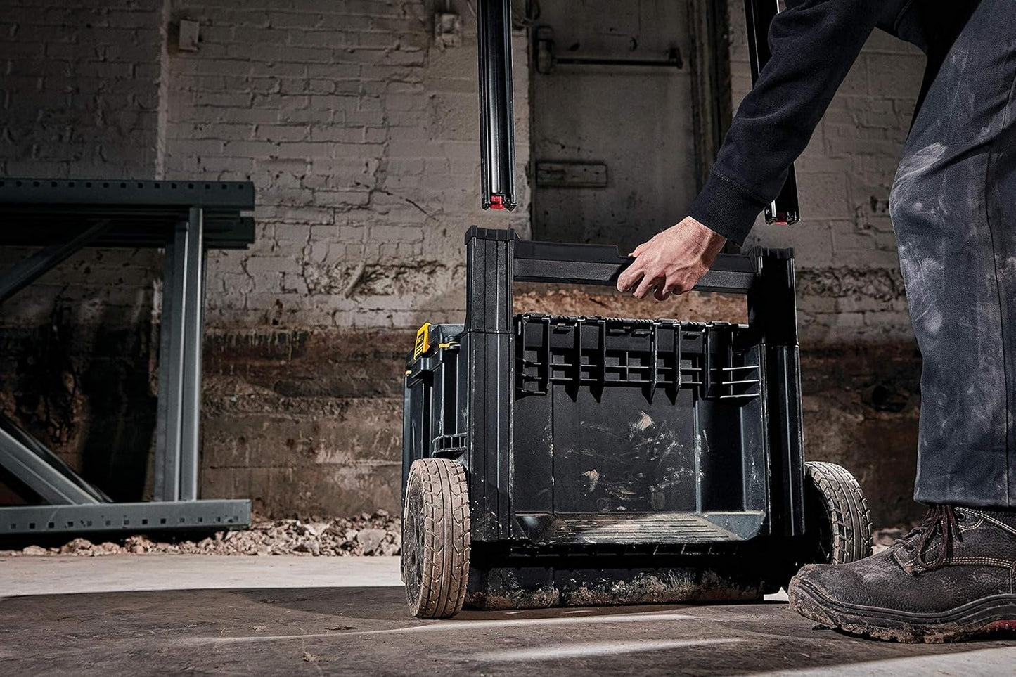 Caja de herramientas con asa y ruedas TOUGHSYSTEM DS450 Dewalt DWST83295-1