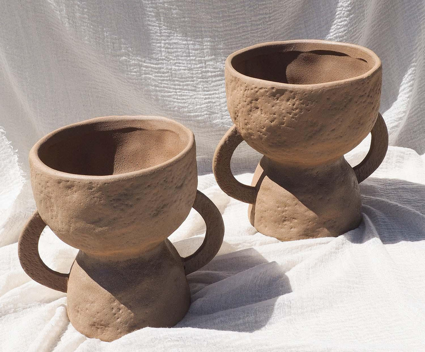Vase trophée en céramique brune Migori Andrea House