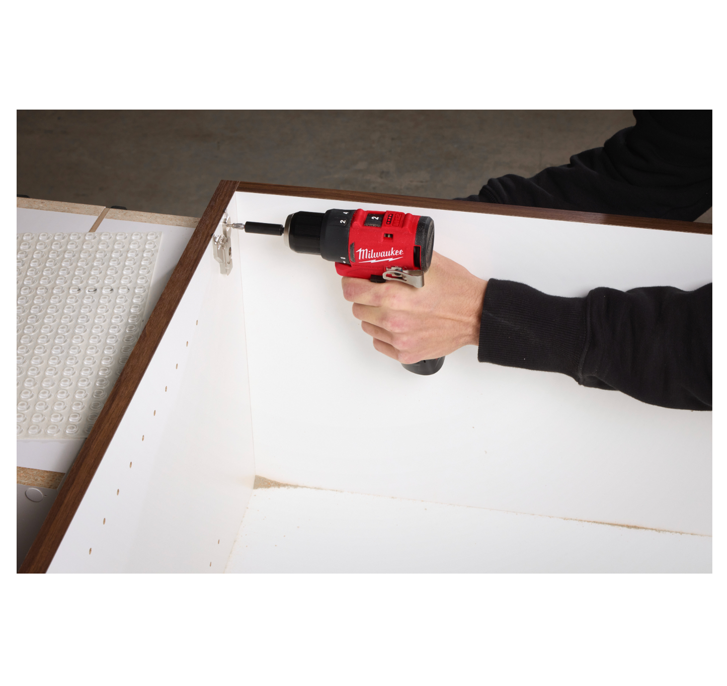 Perceuse à percussion subcompacte Milwaukee M12 + batterie 2 Ah + chargeur + coffret de transport M12 BLPDRC-202C