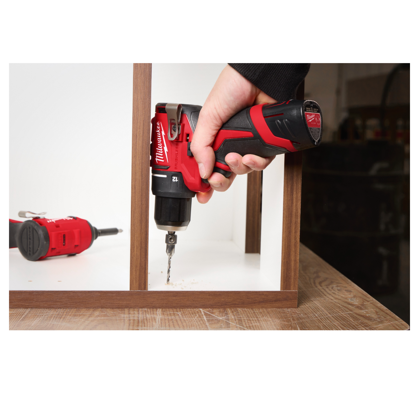 Perceuse à percussion subcompacte Milwaukee M12 + batterie 2 Ah + chargeur + coffret de transport M12 BLPDRC-202C