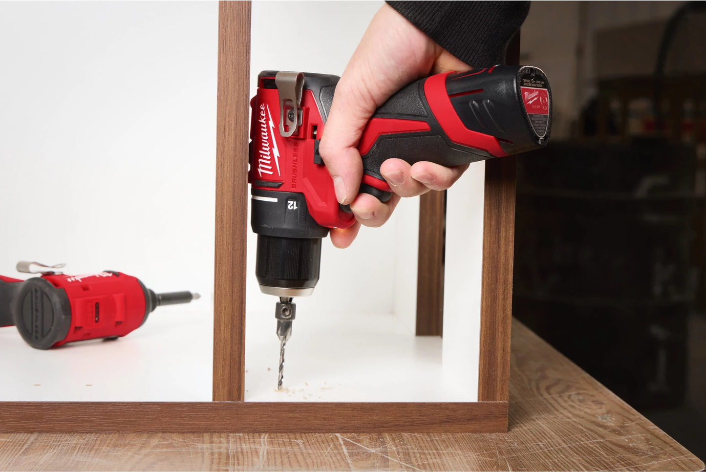 Perceuse-visseuse à percussion + 2 batteries 2.0Ah + Chargeur + Coffret Milwaukee M12 BLDDRC-202C