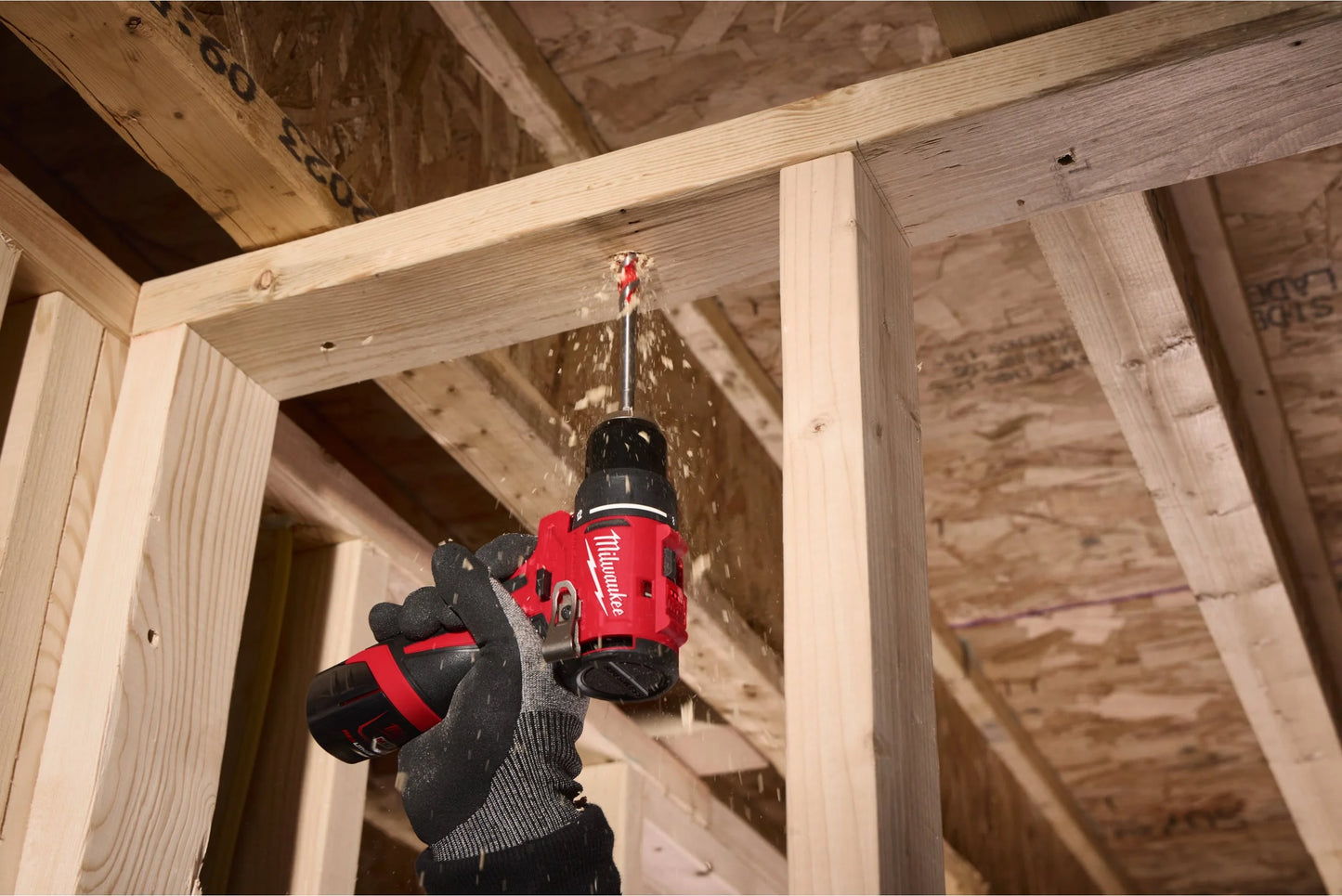 Perceuse-visseuse à percussion + 2 batteries 2.0Ah + Chargeur + Coffret Milwaukee M12 BLDDRC-202C