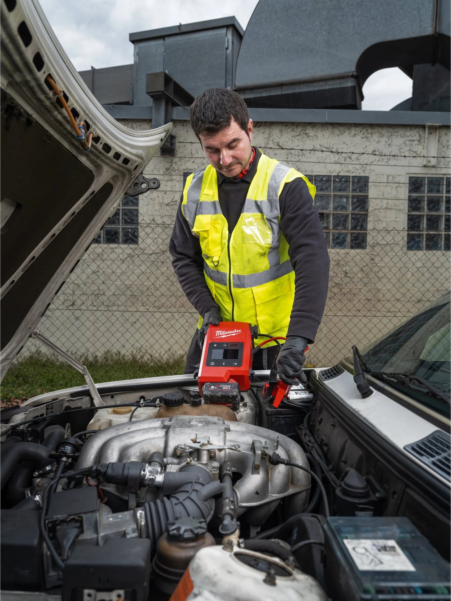 Démarreur de véhicule Milwaukee M18 2000A